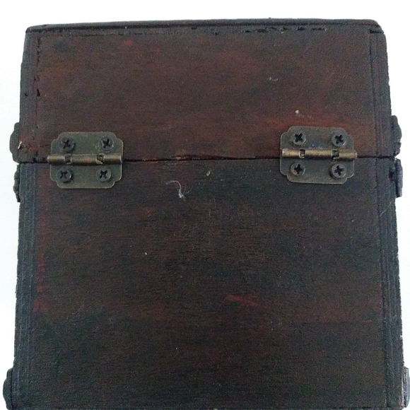 BROWN LIGHTWEIGHT WOOD LOOKING TRINKET BOX - Picture 3 of 10